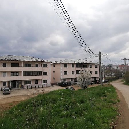 Ella Doo Apartament - 15 Min De Palas Hlincea Extérieur photo