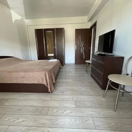 Ella Doo Apartament - 15 Min De Palas Hlincea Extérieur photo